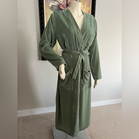 The MM6 MAISON MARGIELA Velvet Long House Coat - Picture 4 of 15